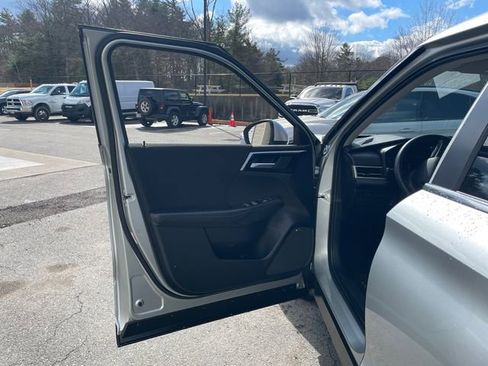 Used 2025 Mitsubishi Outlander ES AWD/4WD image 23