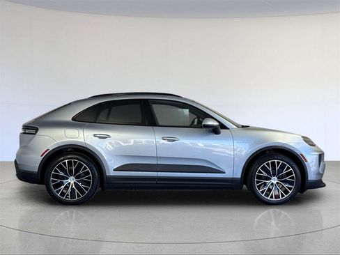 New 2025 Porsche Macan Electric image 9