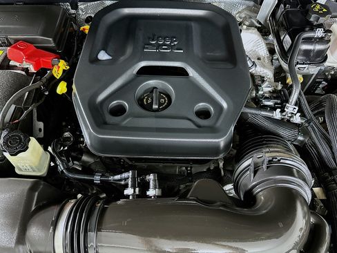 Used 2024 Jeep Wrangler Unlimited AWD/4WD image 13