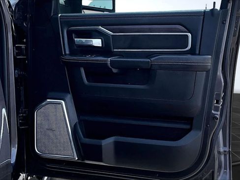 Used 2025 RAM 2500 Laramie AWD/4WD image 29