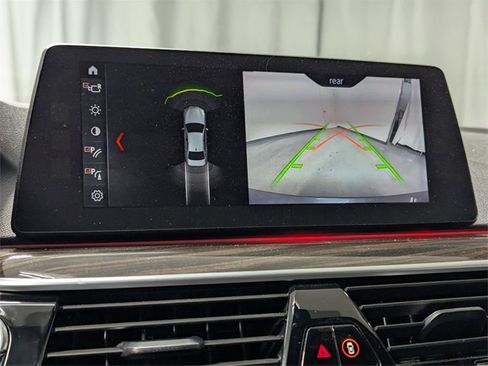 Used 2018 BMW 530i xDrive w/ Premium Package image 15