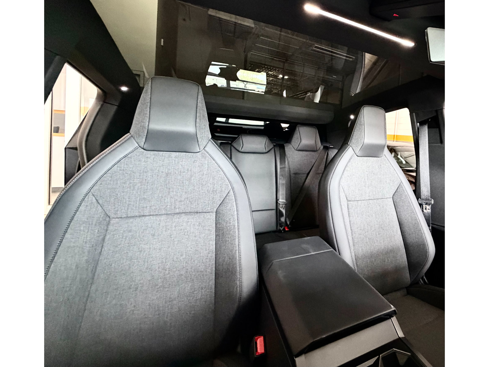 Used 2026 Tesla Cybertruck AWD Crew Cab image 19