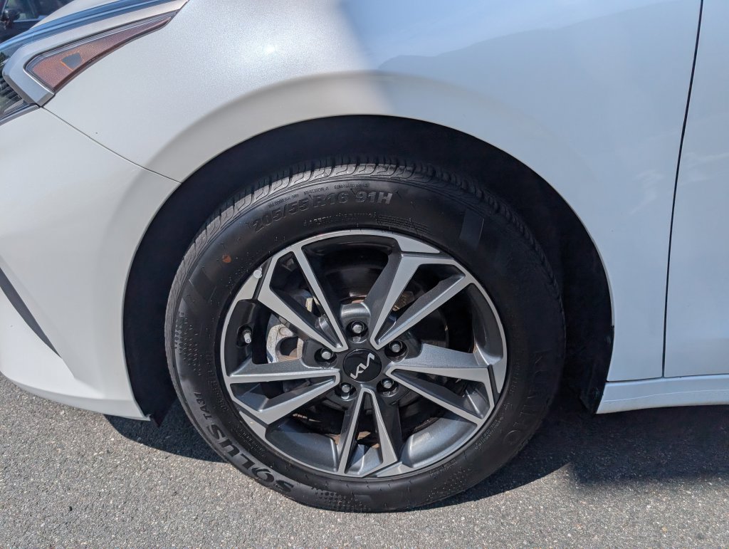 Used 2024 Kia Forte LXS w/ LXS Technology Package FWD image 11