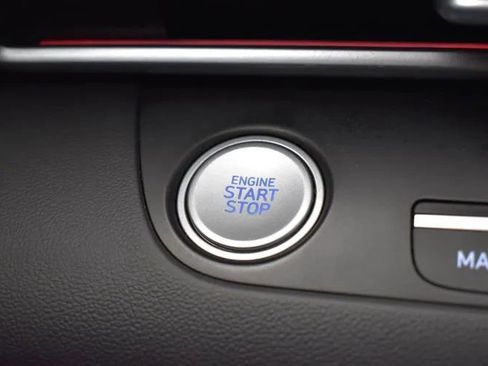 Used 2024 Hyundai Elantra SEL FWD image 28