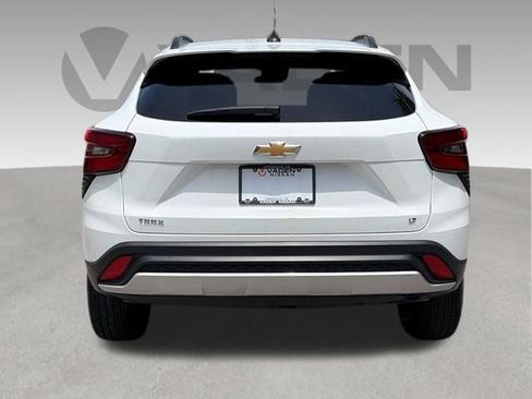 Used 2025 Chevrolet Trax LT FWD image 20