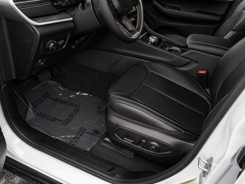 New 2025 Jeep Grand Cherokee L Limited w/ Black Appearance Package image 17