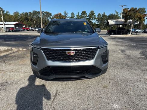 Used 2024 Cadillac XT4 Premium Luxury image 2