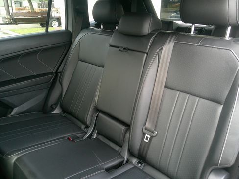 Used 2022 Volkswagen Tiguan SE R-Line image 13