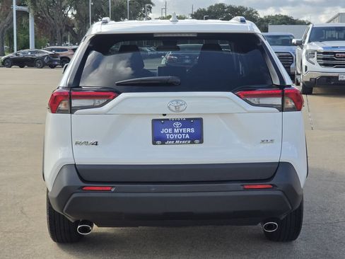Used 2025 Toyota RAV4 XLE FWD image 8