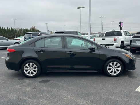 Used 2023 Toyota Corolla LE image 4