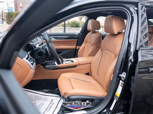 Used 2020 BMW 750i xDrive w/ M Sport Package image 16