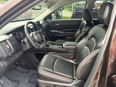Used 2022 Nissan Pathfinder SL AWD/4WD image 17
