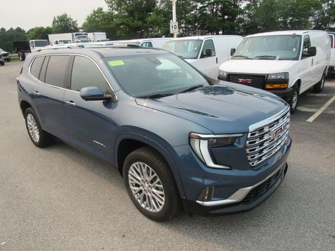 Used 2025 GMC Acadia Denali w/ LPO, All-Weather Package AWD/4WD image 4