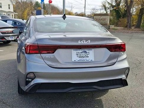 Used 2024 Kia Forte LXS image 7