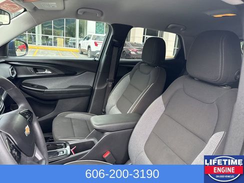 Used 2023 Chevrolet TrailBlazer LT FWD image 16