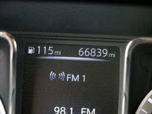 Used 2017 Nissan Titan SV RWD image 13