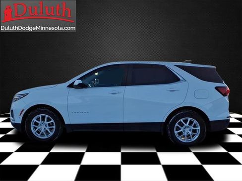 Used 2024 Chevrolet Equinox LT image 2