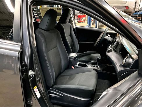 Used 2015 Toyota RAV4 LE image 7