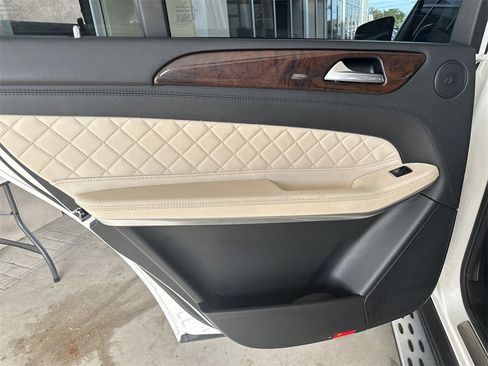 Used 2019 Mercedes-Benz GLS 550 4MATIC image 28