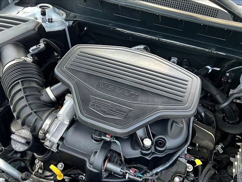 Used 2023 Cadillac XT6 Premium Luxury w/ LPO, Floor Liner Package AWD/4WD image 32