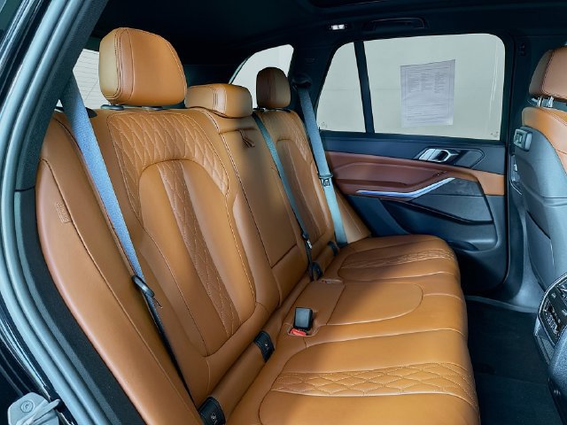 Used 2022 BMW X5 M50i w/ Parking Assistance Package AWD/4WD image 31