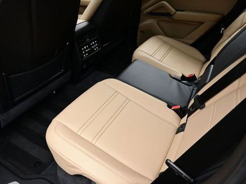 Certified 2025 Porsche Cayenne S AWD/4WD image 15