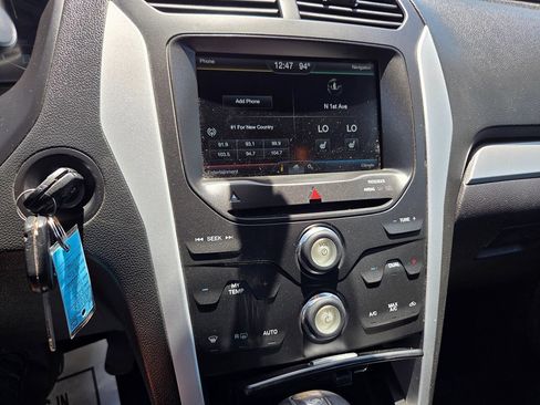 Used 2014 Ford Explorer XLT w/ Equipment Group 202A FWD image 28