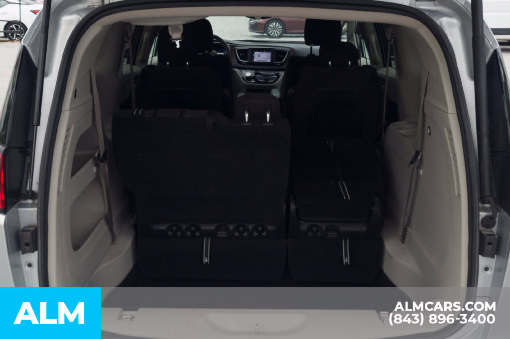 Used 2023 Chrysler Voyager LX FWD image 8
