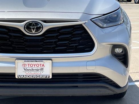 Certified 2021 Toyota Highlander XLE FWD image 8