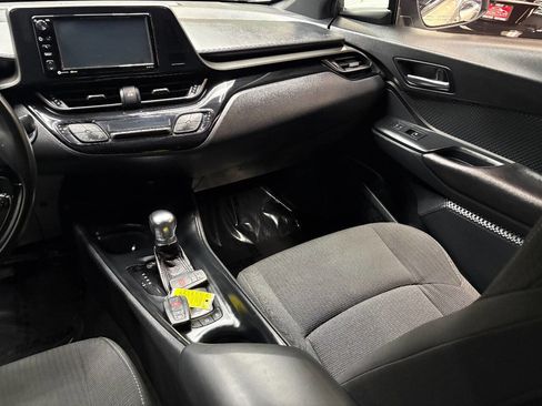 Used 2018 Toyota C-HR XLE image 27