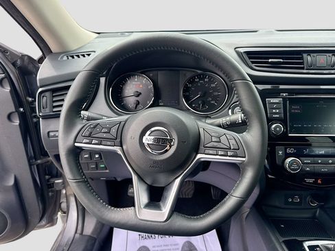 Used 2018 Nissan Rogue SV FWD image 9