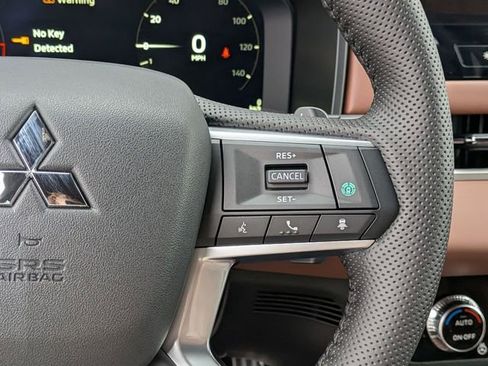 New 2026 Mitsubishi Outlander SEL image 18