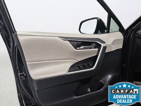 Used 2022 Toyota RAV4 XLE AWD/4WD image 24