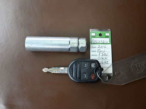 Used 2016 Ford F350 Platinum w/ FX4 Off-Road Package image 20