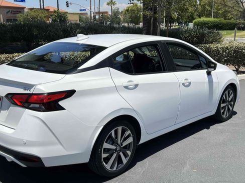 Used 2020 Nissan Versa SR FWD image 29