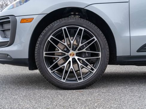 Certified 2025 Porsche Macan image 11