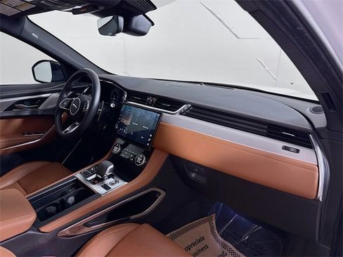 Used 2024 Jaguar F-PACE R-Dynamic S image 31