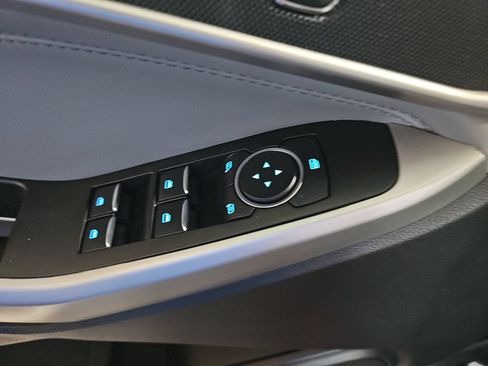 Used 2022 Ford Explorer XLT w/ Equipment Group 202A AWD/4WD image 35