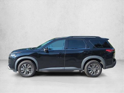 Used 2024 Nissan Pathfinder SV FWD image 4