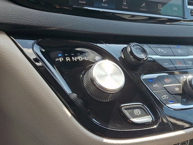 Used 2024 Chrysler Pacifica Touring-L FWD image 15