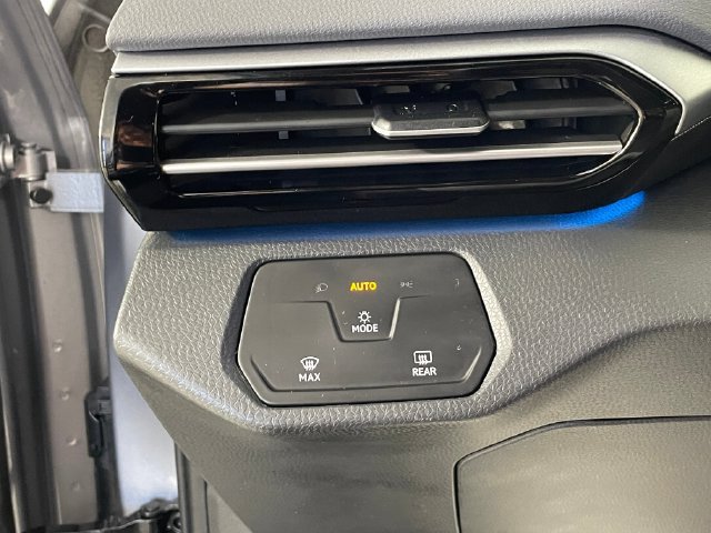 Used 2024 Volkswagen ID.4 2WD image 13
