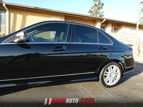 Used 2009 Mercedes-Benz C 300 Sedan image 11