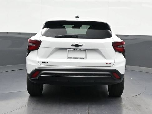Used 2024 Chevrolet Trax RS FWD image 4