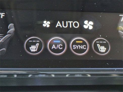 Certified 2025 Genesis G70 2.5T image 21