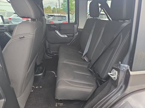 Used 2017 Jeep Wrangler Unlimited Sahara AWD/4WD image 11