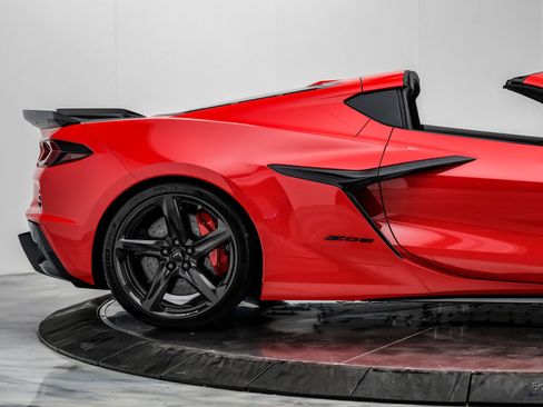 Used 2023 Chevrolet Corvette Z06 w/ Stealth Interior Trim Package RWD image 29
