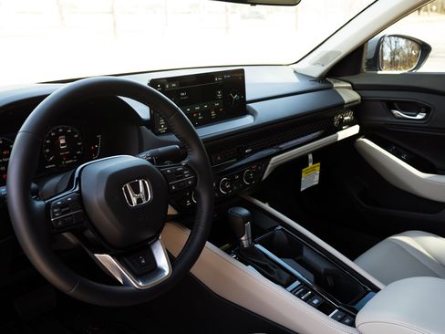 Used 2025 Honda Accord Touring image 16