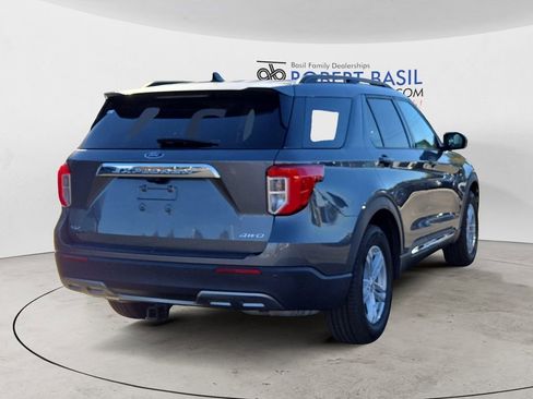 Used 2022 Ford Explorer XLT w/ Equipment Group 202A image 5