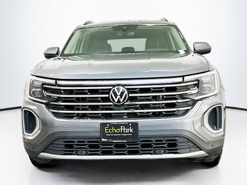 Used 2024 Volkswagen Atlas SE image 2
