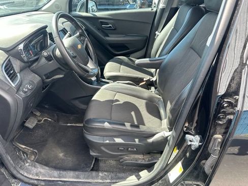 Used 2020 Chevrolet Trax LT w/ Driver Confidence Package AWD/4WD image 4